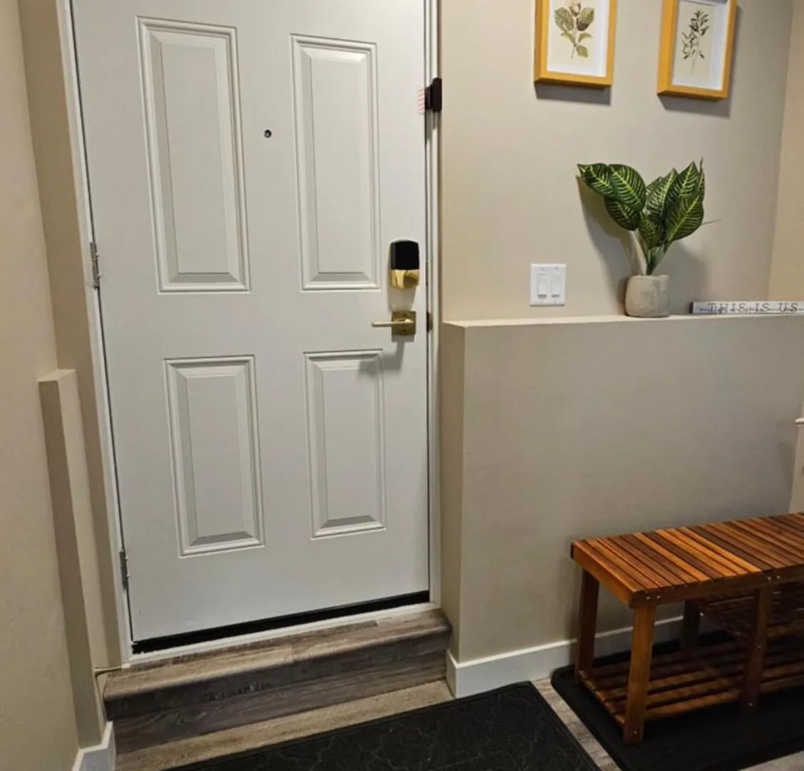Luxury Basement Suite With 2 Bedrooms, 2 Queen Beds, Free Wi-Fi, And Free Parking YYC Apartamento