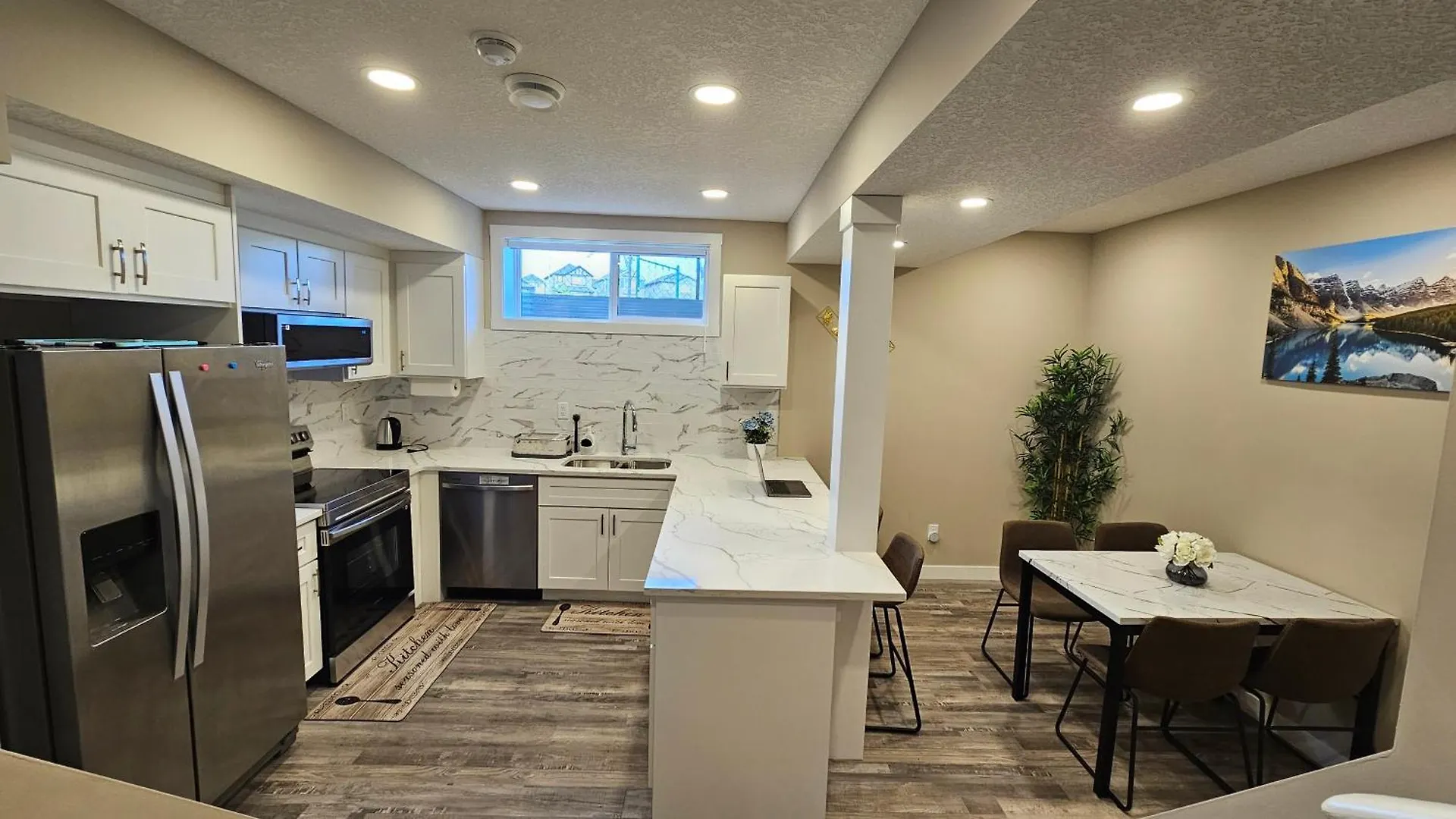 Luxury Basement Suite With 2 Bedrooms, 2 Queen Beds, Free Wi-Fi, And Free Parking Calgary Apartment