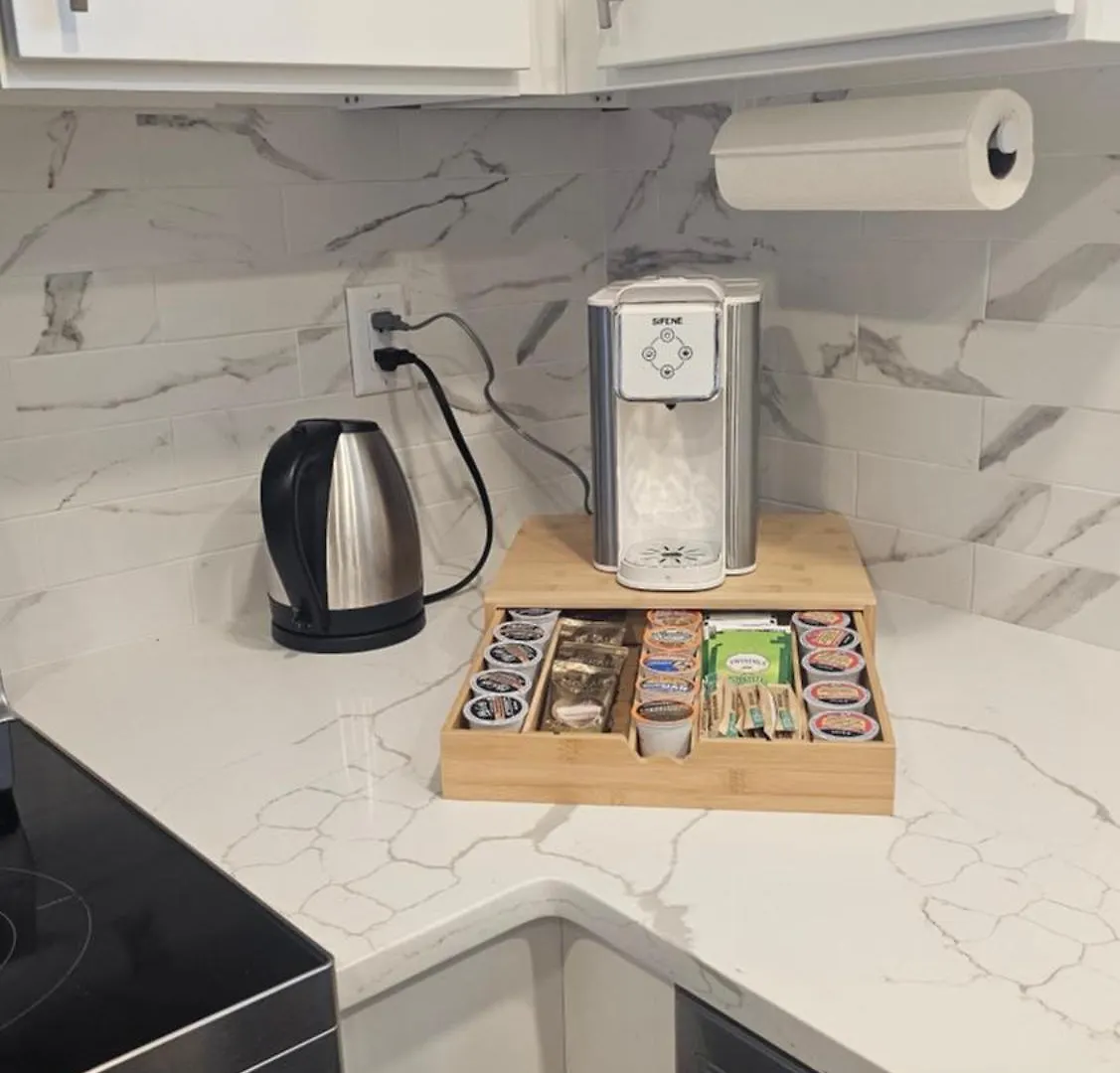 Luxury Basement Suite With 2 Bedrooms, 2 Queen Beds, Free Wi-Fi, And Free Parking YYC