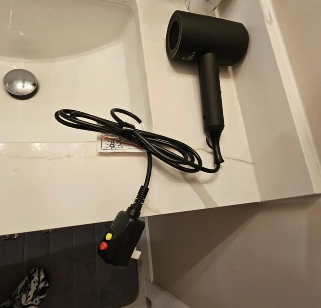 Apartment Luxury Basement Suite With 2 Bedrooms, 2 Queen Beds, Free Wi-Fi, And Free Parking Calgary