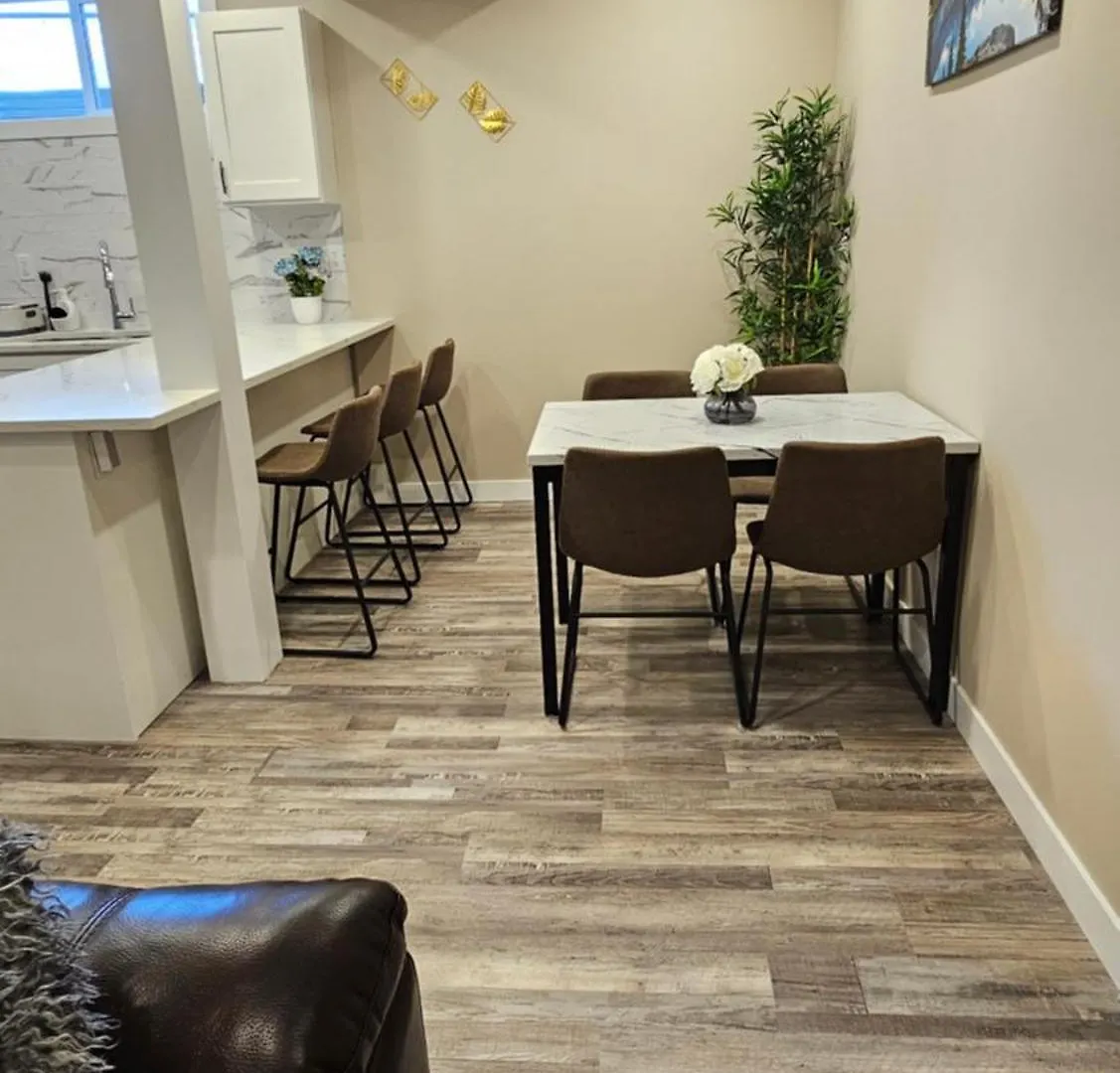 Luxury Basement Suite With 2 Bedrooms, 2 Queen Beds, Free Wi-Fi, And Free Parking Calgary Canada