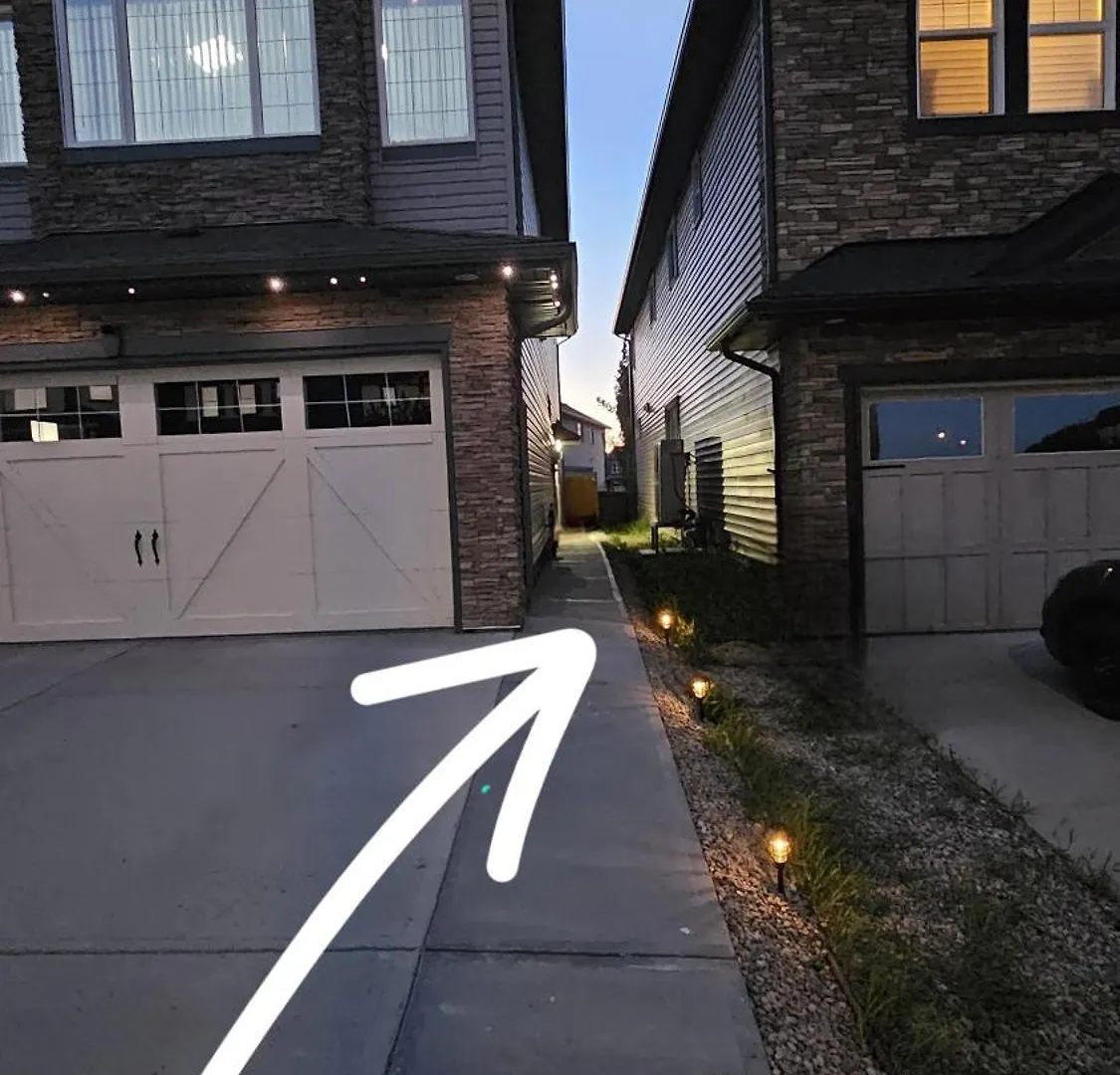 Luxury Basement Suite With 2 Bedrooms, 2 Queen Beds, Free Wi-Fi, And Free Parking Calgary Apartment
