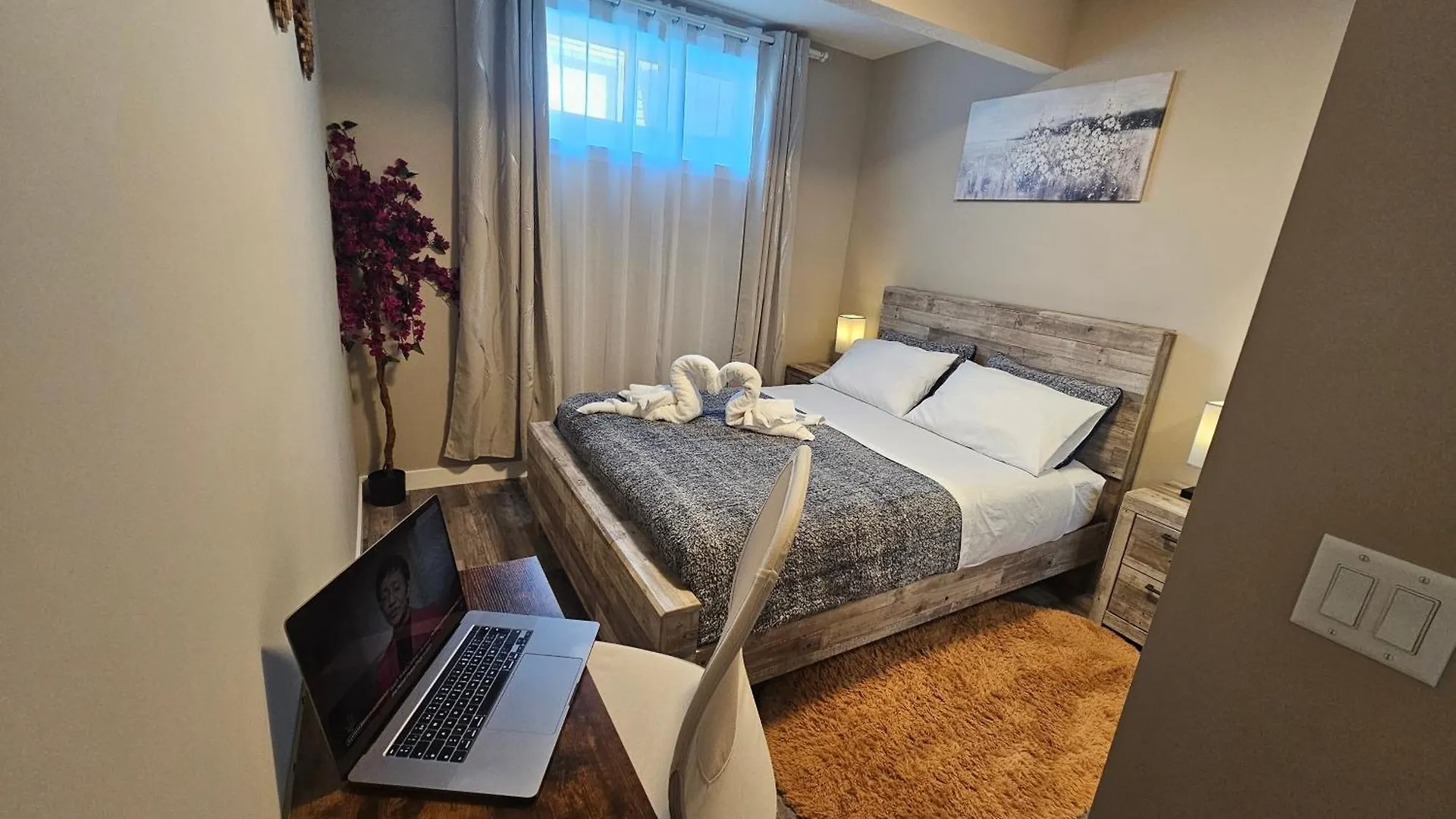 Luxury Basement Suite With 2 Bedrooms, 2 Queen Beds, Free Wi-Fi, And Free Parking Calgary 0*,